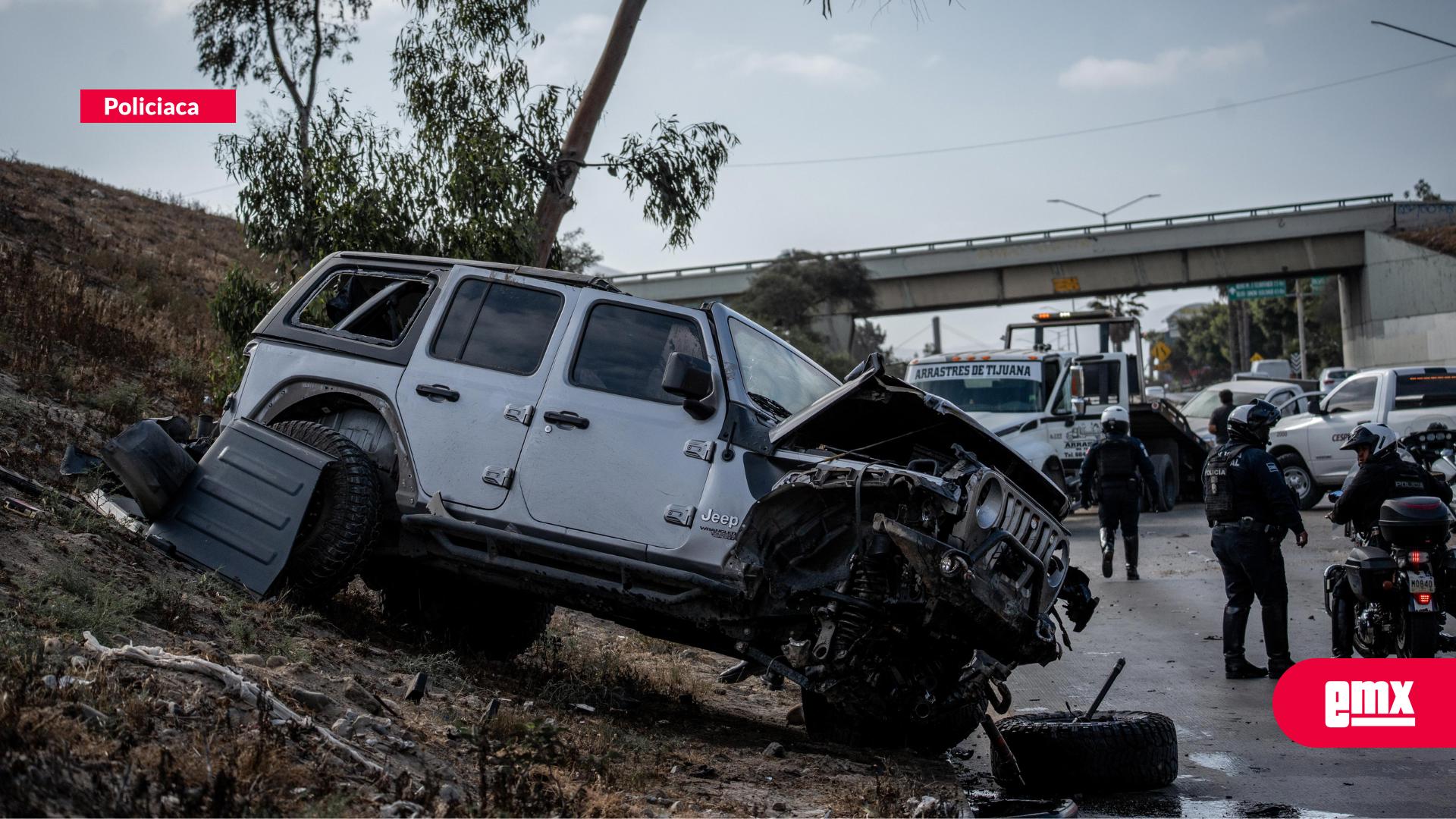 EMX-Conductor de Jeep choca contra Pick Up y se da a la fuga