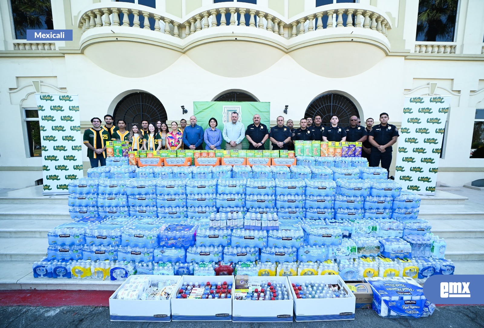 EMX-Reconoce-UABC-labor-de-bomberos-con-donativo-en-especie