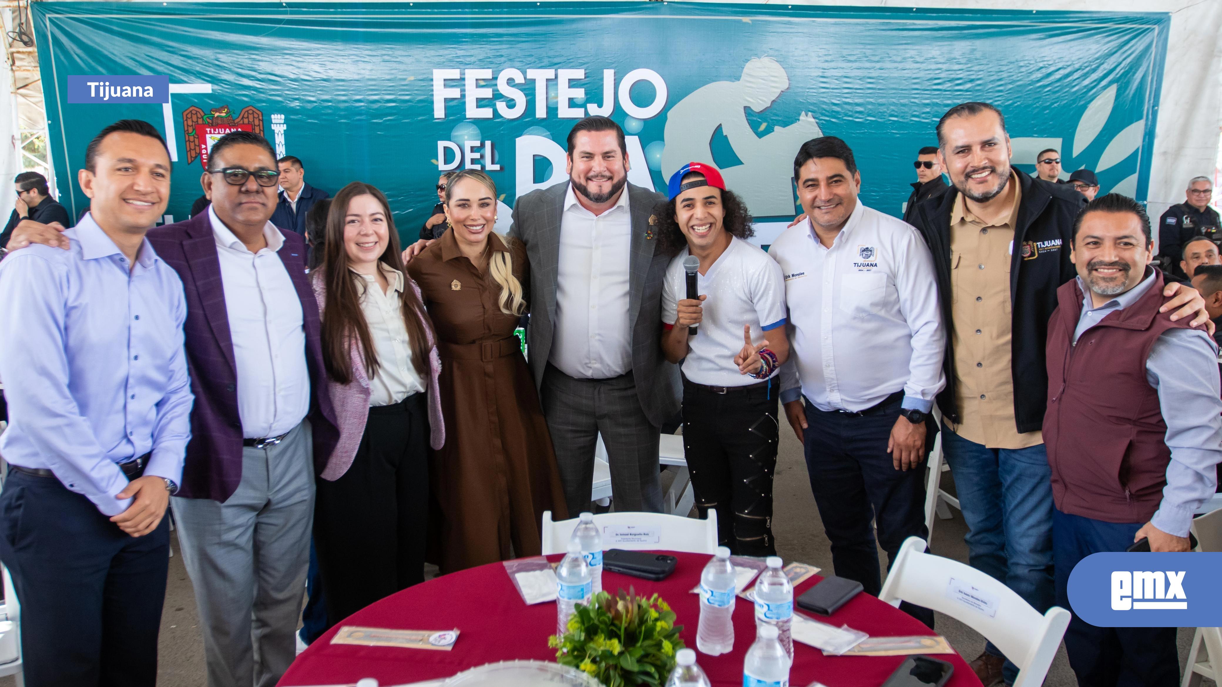 EMX-Encabeza-Ismael-Burgueño-celebración-del-Día-del-Padre-para-funcionarios-del-Gobierno-Municipal