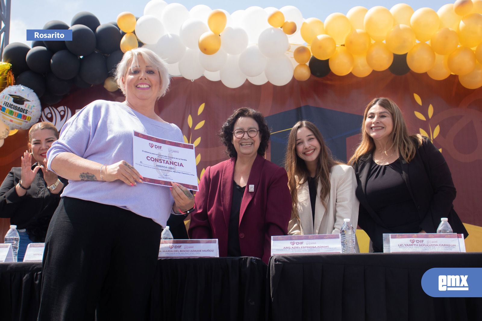 EMX-Gobierno-de-Playas-de-Rosarito-reconoce-a-Graduadas-y-Talleristas-del-DIF-Municipal