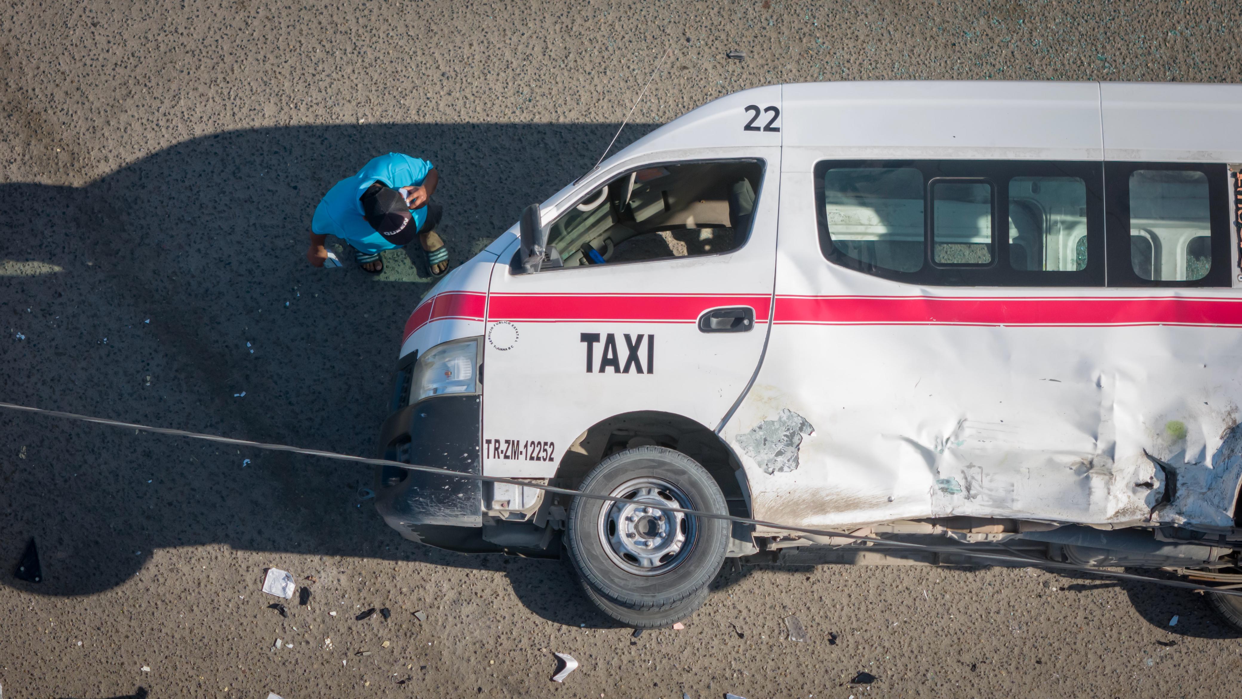 EMX-10-personas-resultan-lesionadas-por-choque-entre-vehículo-de-plataforma-y-taxi-de-ruta
