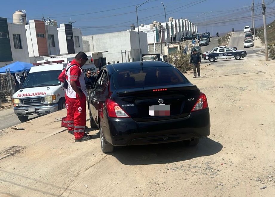 EMX-Un-hombre-fue-atacado-a-balazos-cuando-transitaba-en-su-carro,-en-el-fraccionamiento-El-Roble.