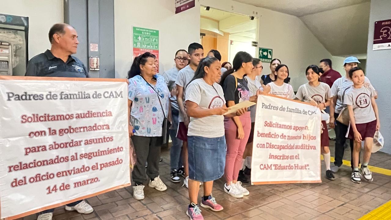 EMX-PADRES-DE-FAMILIA-DE-CAM-SOLICITAN-RESTITUCIÓN-DE-TRANSPORTE-SUMARIO-SON-60-ALUMNOS-LOS-AFECTADOS