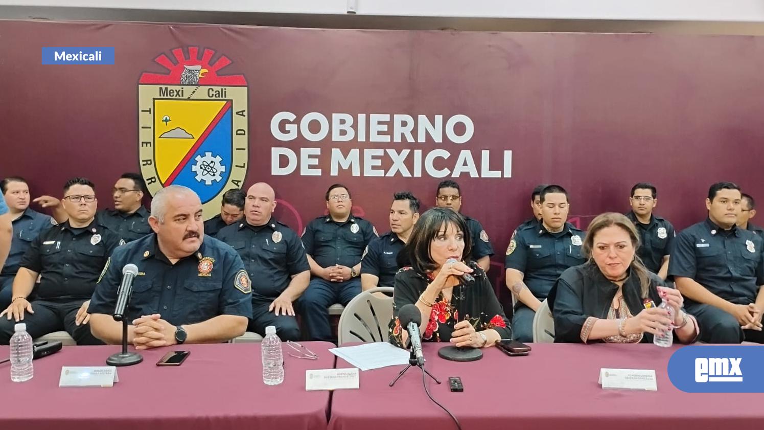 EMX-RECONOCE-GOBIERNO-DE-MEXICALI--LABOR-DE-BOMBEROS-EN-INCENDIO-EN-TECATE