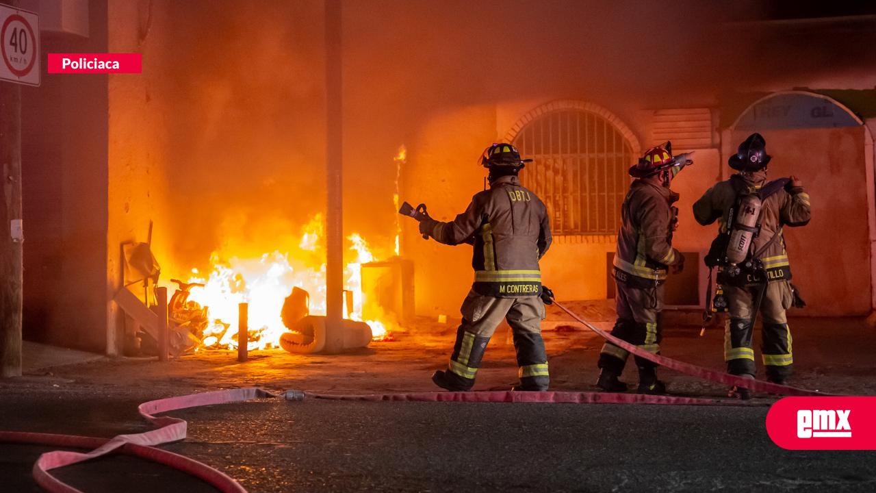 EMX-Bomberos-atienden-reporte-de-incendio-en-local-de-mariscos-de-la-colonia-Altamira