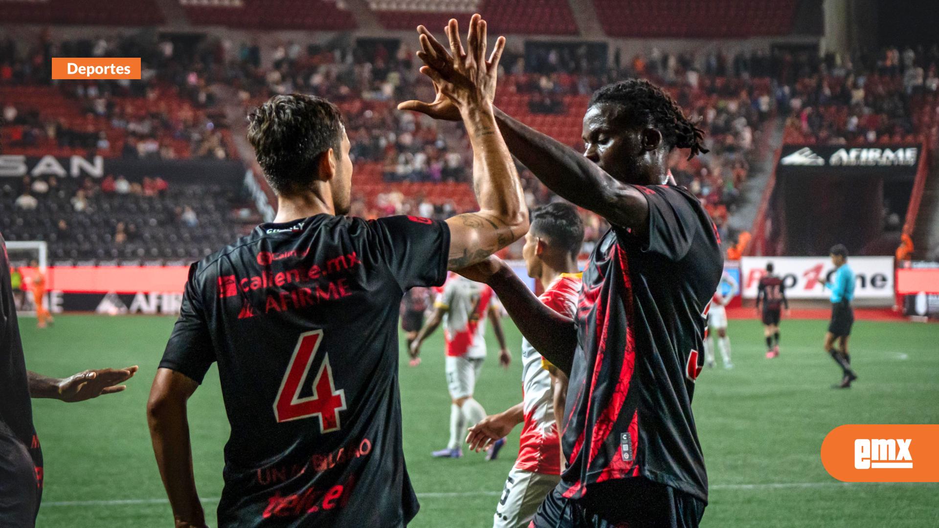 EMX-Xolos-vence-2-1-a-Herediano-con-gol-de-último-minuto-en-el-Estadio-Caliente
