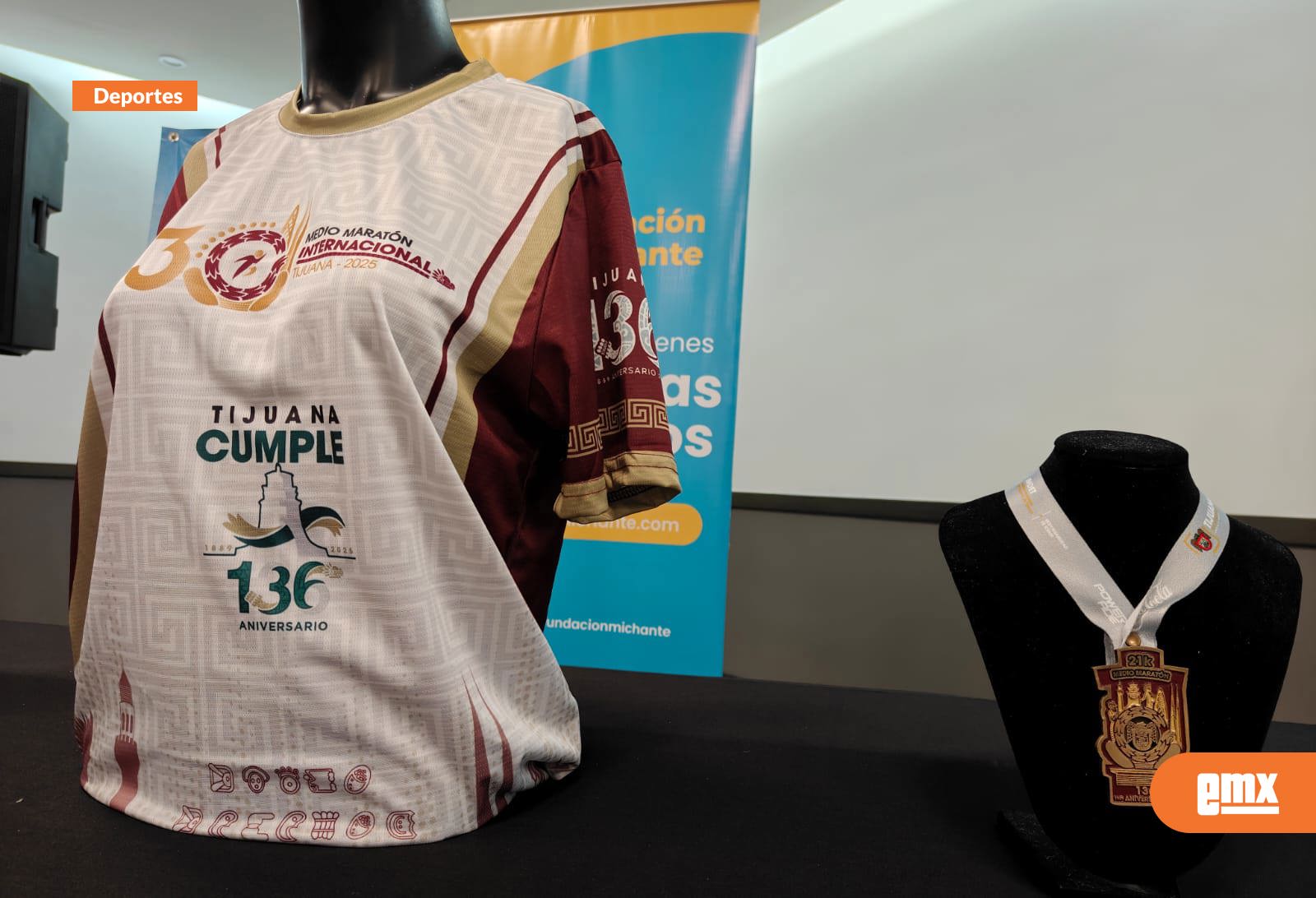 EMX-Presentan-medalla-y-playera-del-30-Medio-Maratón-de-TIJ