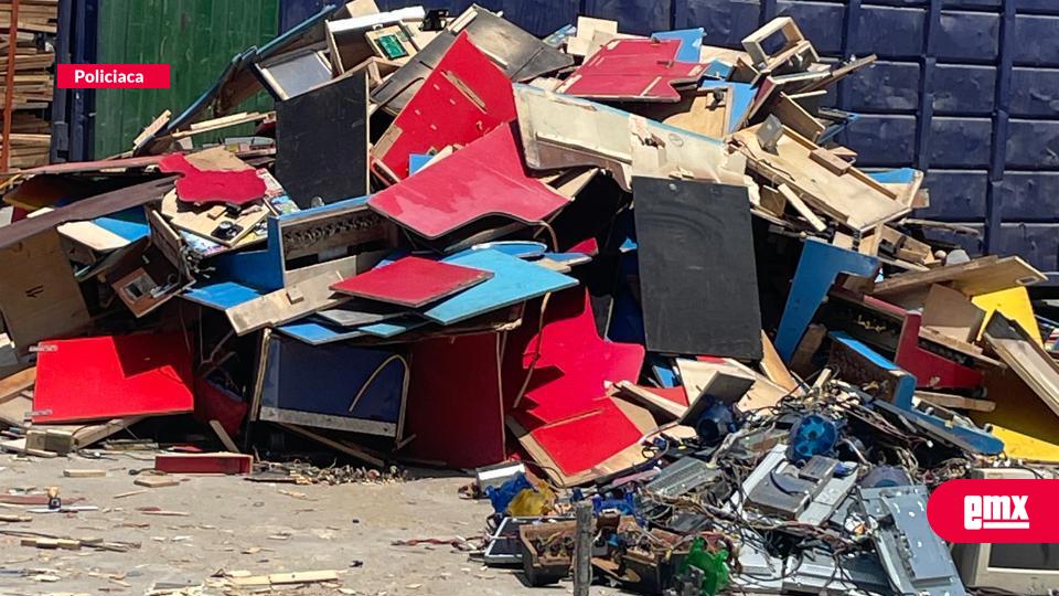 EMX-FISCALÍA GENERAL DE BAJA CALIFORNIA DESTRUYE 98 MAQUINITAS TRAGAMONEDAS