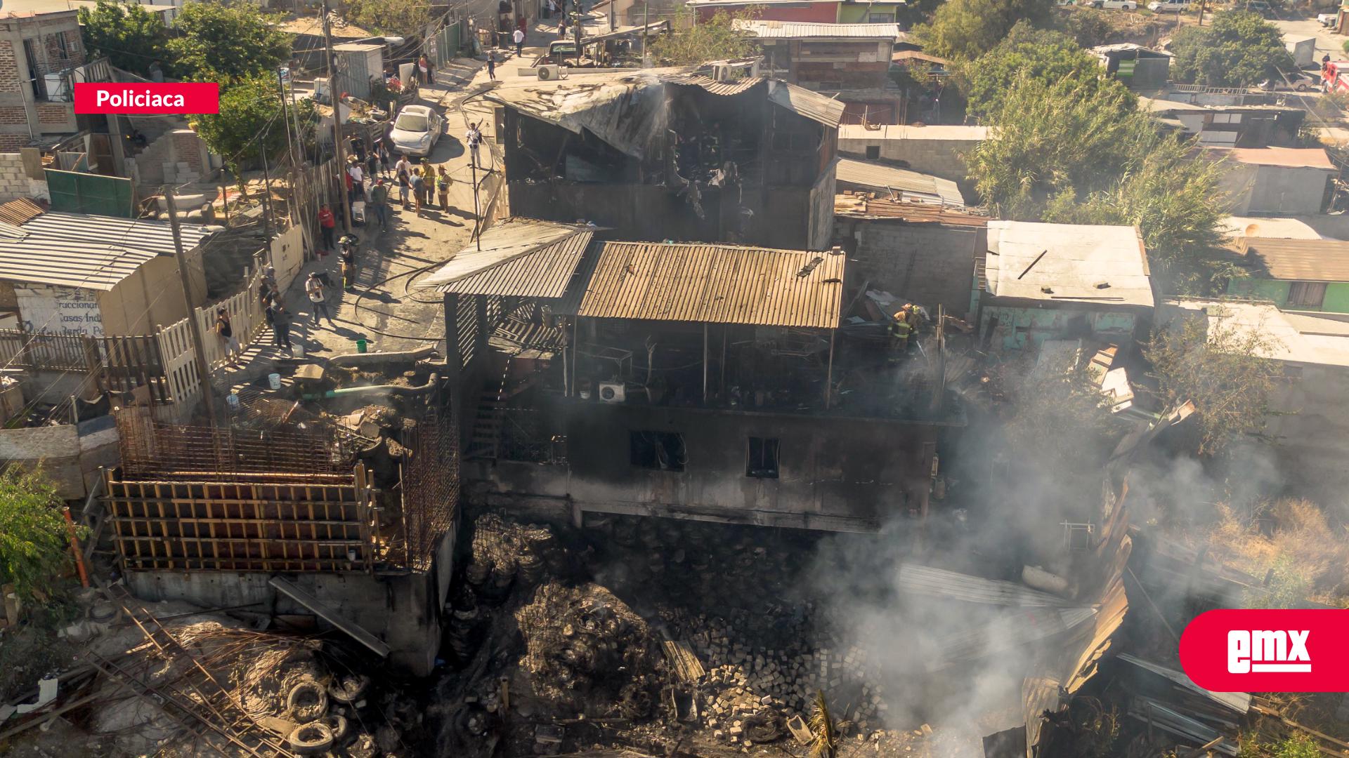 EMX-Incendio-consume-tres-viviendas-en-la-colonia-México-Lindo