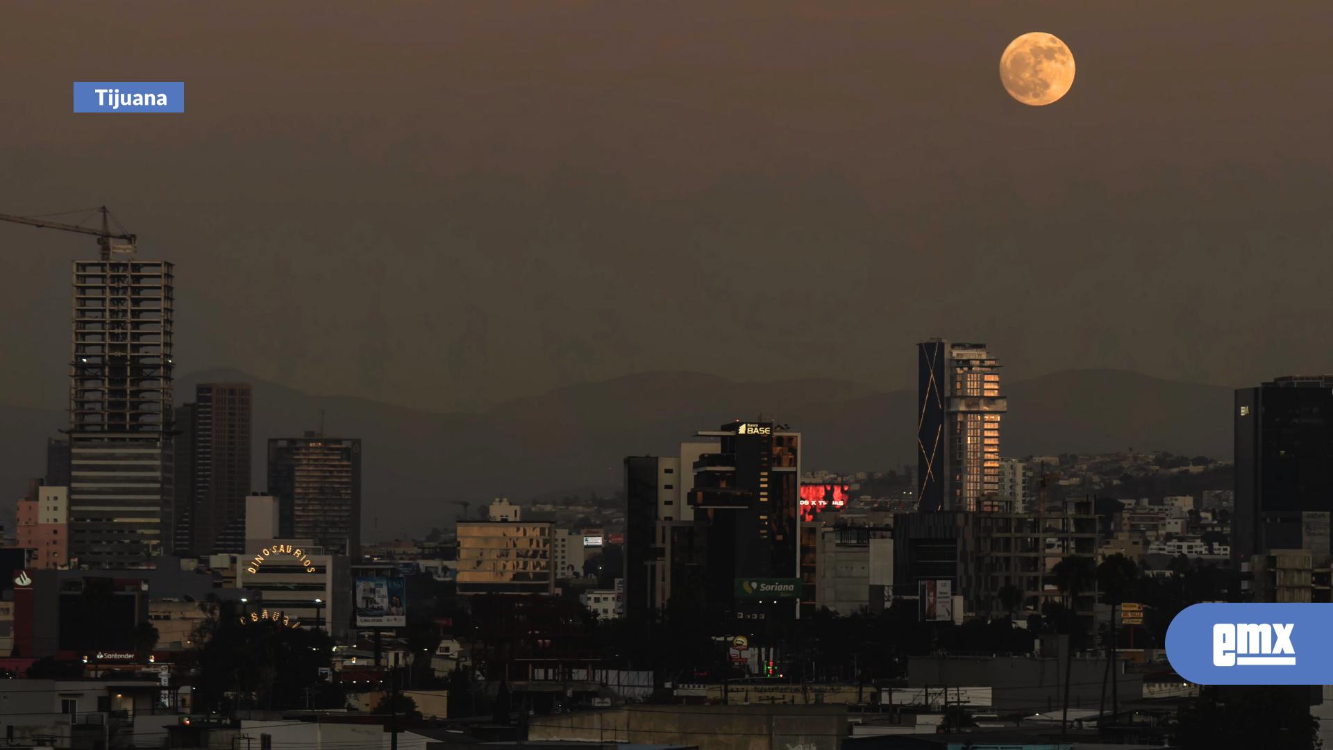 EMX-La-luna-llena-se-aproxima:-un-espectáculo-celestial-ilumina-los-cielos-urbanos