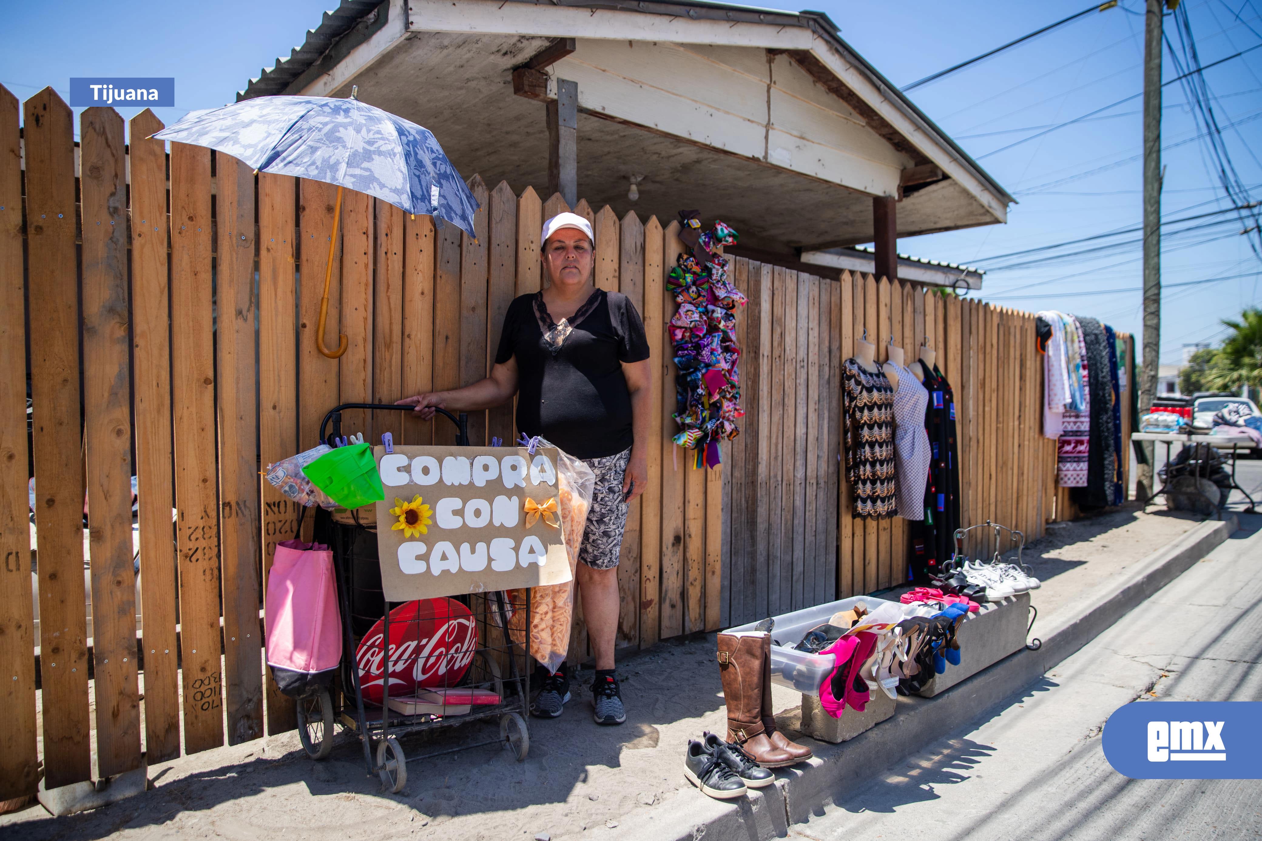 EMX-Madre-vende-ropa-en-la-colonia-Buena-Vista-para-pagar-hemodiálisis-de-su-hija