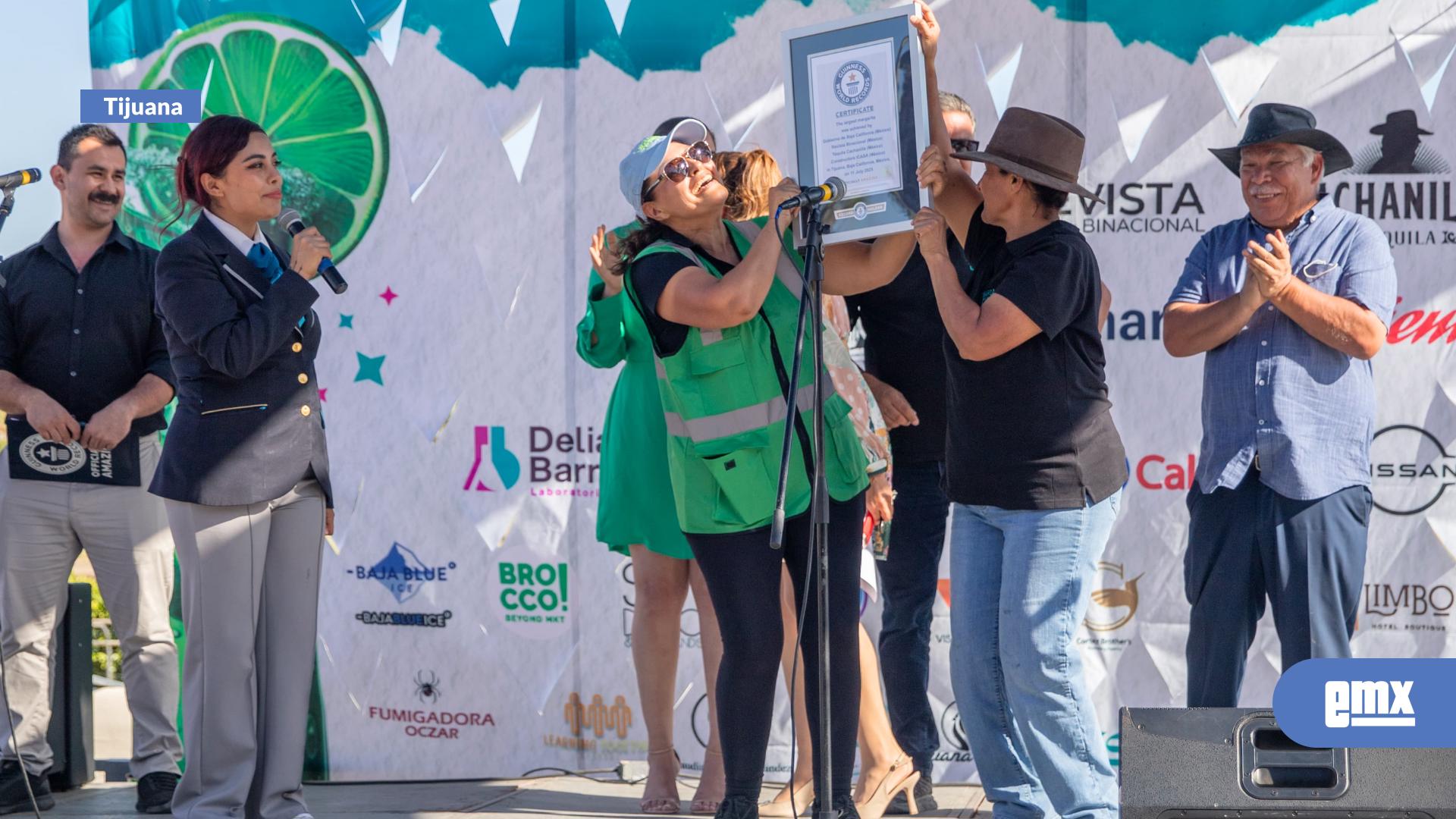 EMX-Tijuana-rompe-Récord-Guinness-con-la-Margarita-más-grande-del-mundo