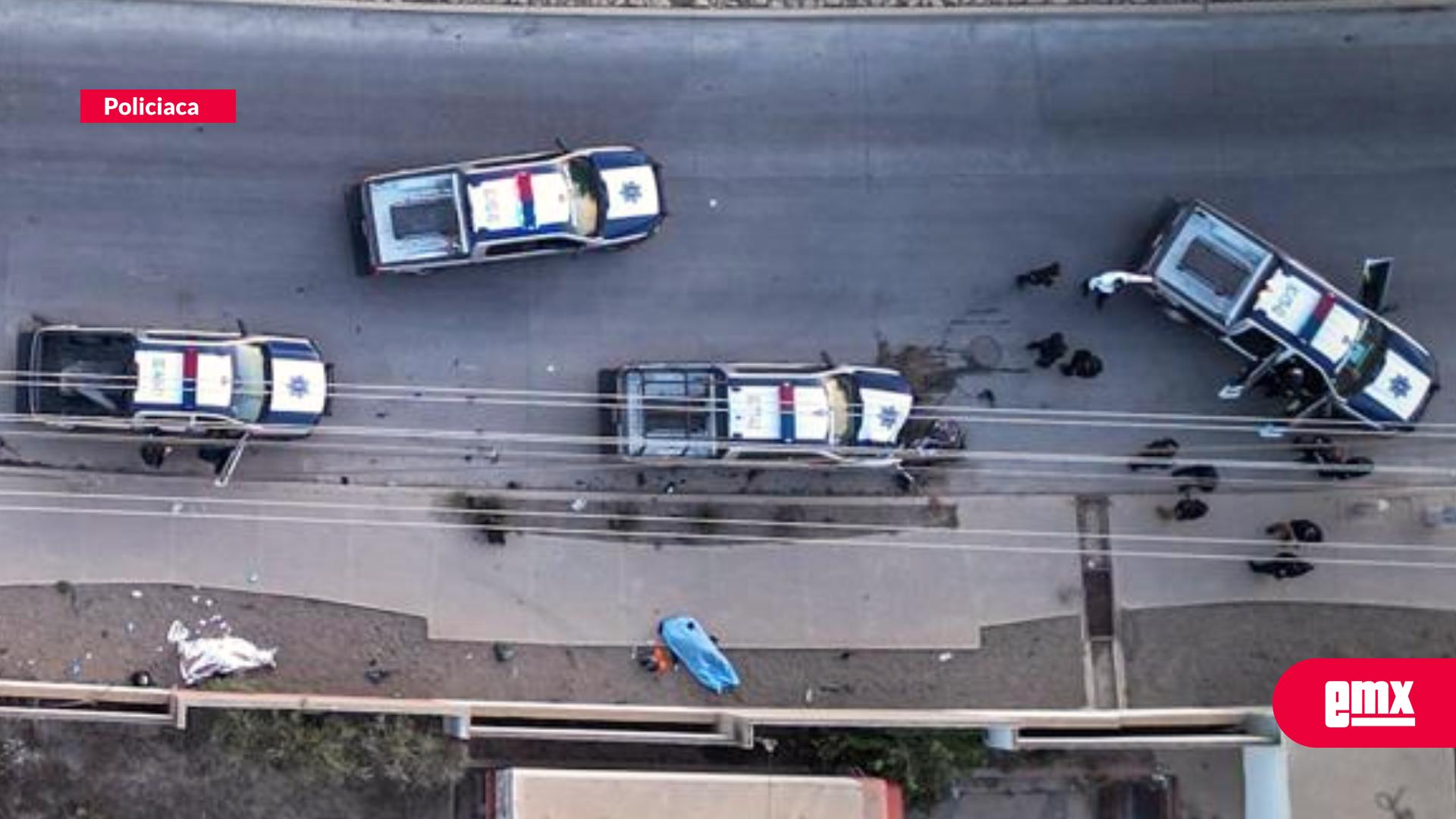 EMX-Pareja-a-bordo-de-motocicleta-muere-tras-chocar-contra-unidad-de-la-Policía-Municipal