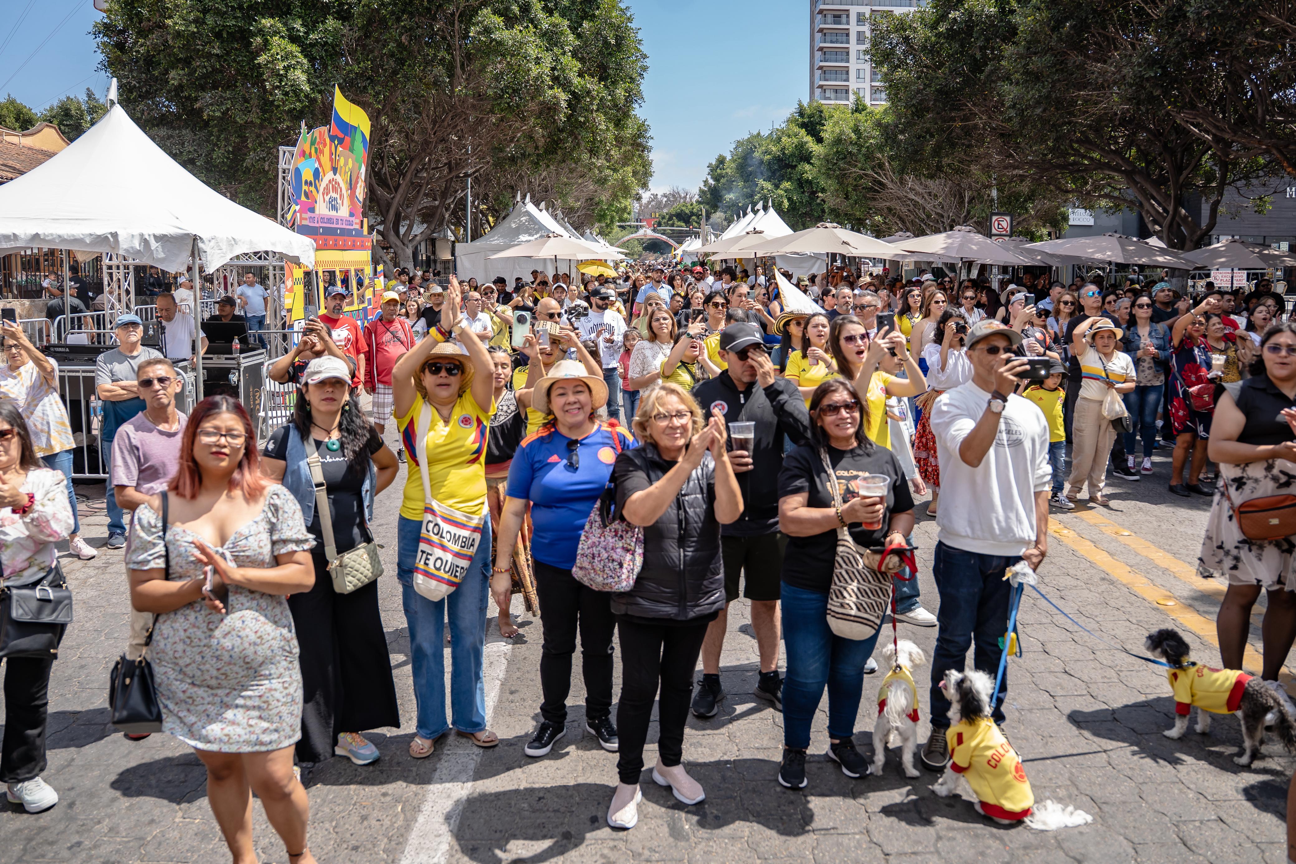 EMX-Festejan-por-primera-vez-en-Tijuana,-la-Independencia-de-Colombia