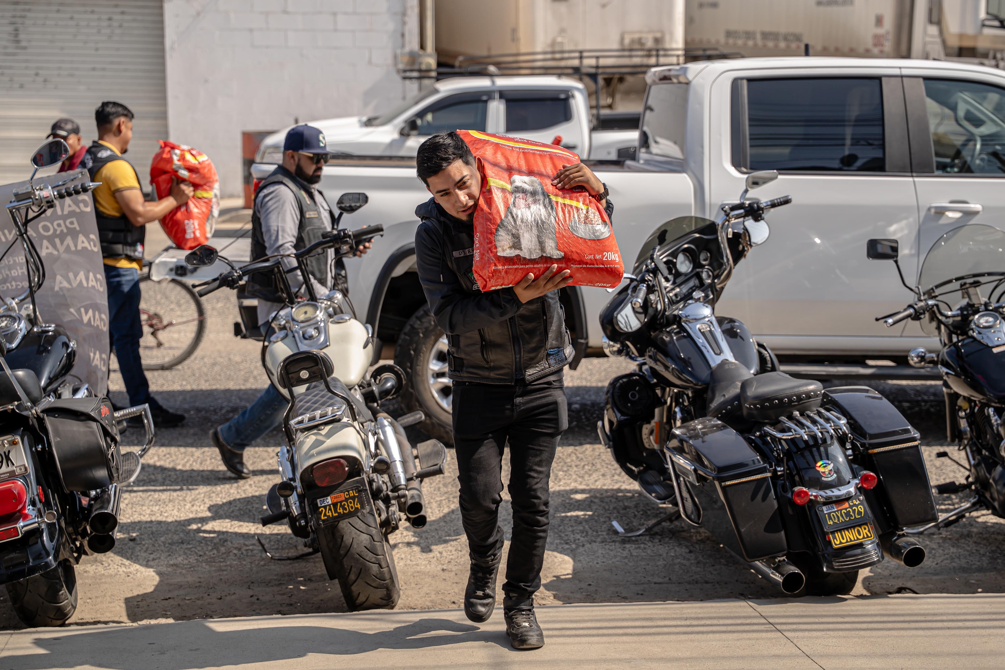 EMX-Bikers-realizan-Croqueton-para-apoyar-a-perros-maltratados-y-en-situación-de-calle