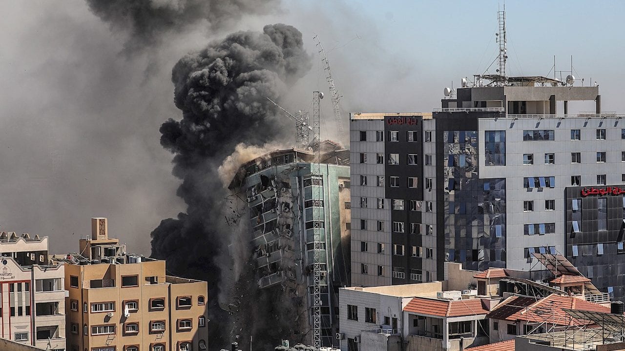 EMX-Israel derriba un edificio sede de la prensa internacional en Gaza