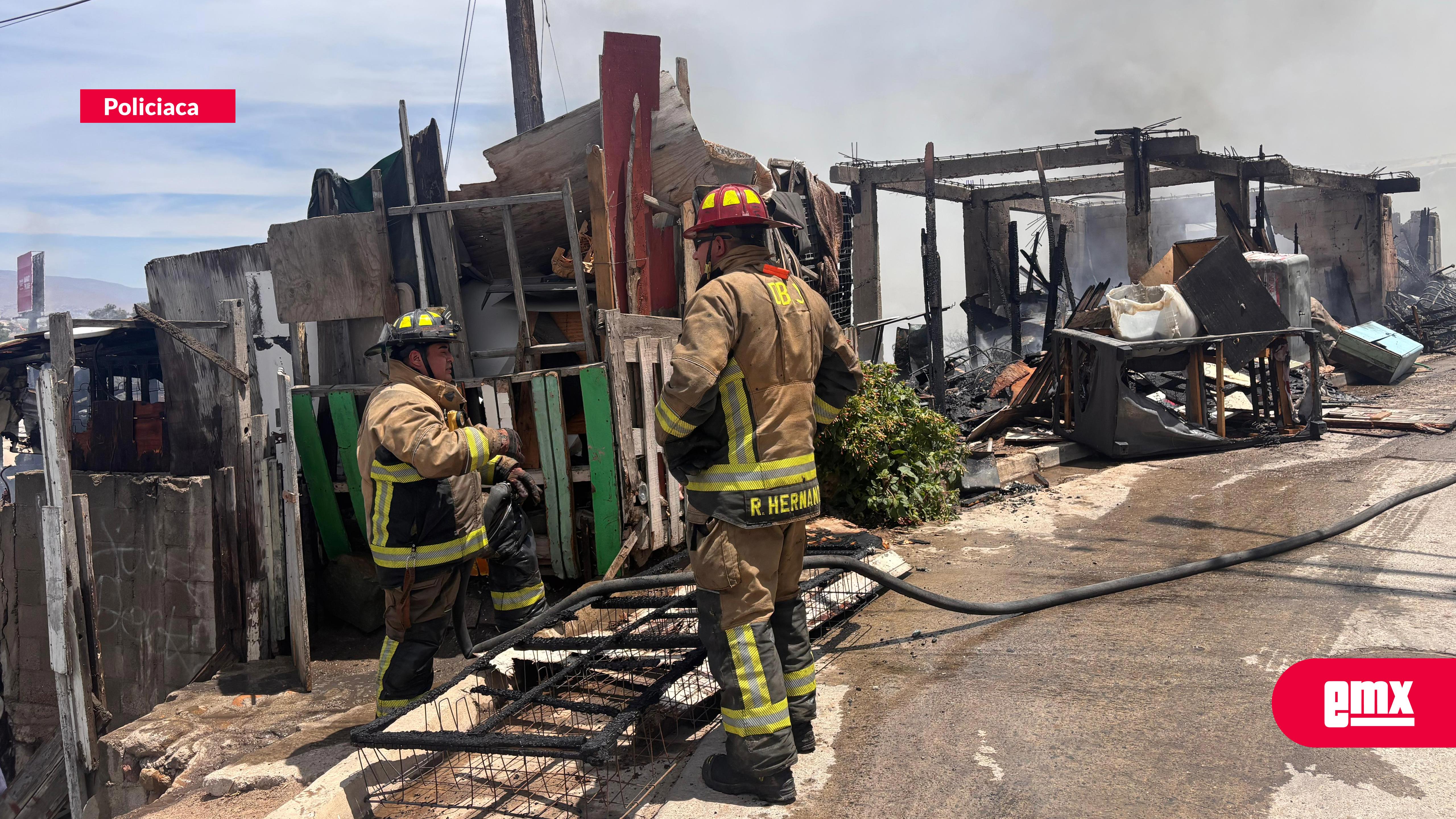 EMX- Incendio consume vivienda en Vía Rápida Alamar