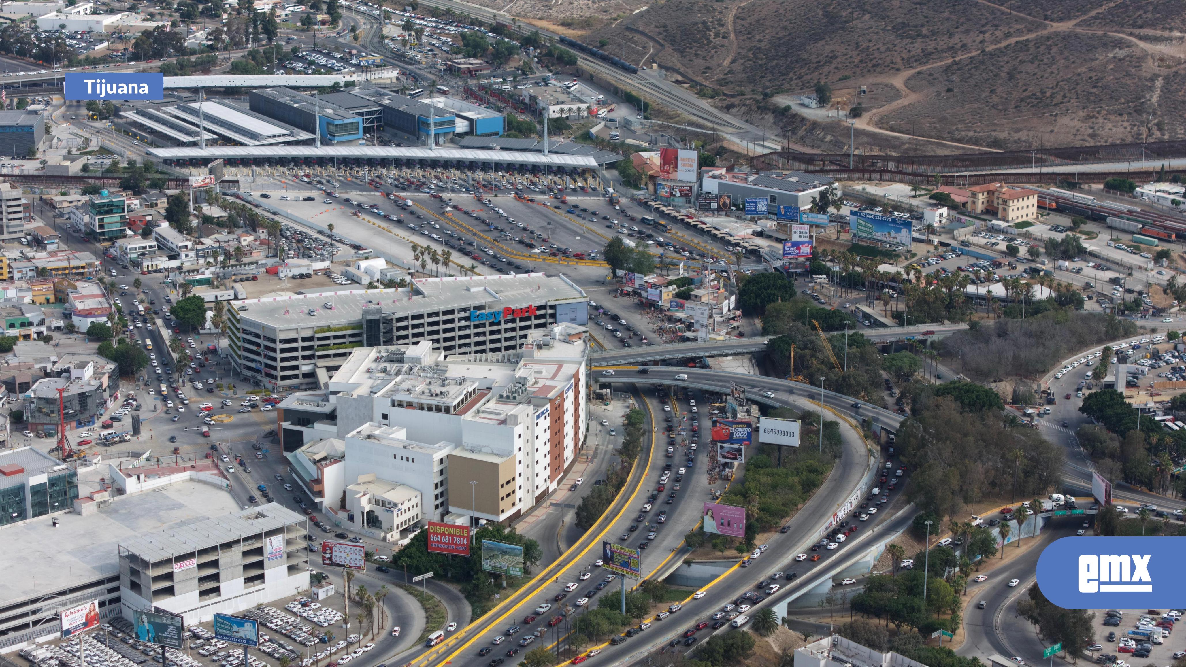 EMX-Imágenes-del-las-filas-vehiculares-de-ingreso-a-la-garita-de-San-Ysidro-obtenidas-este-sábado