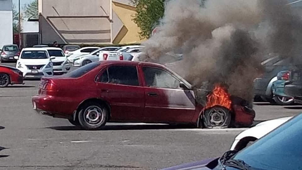 EMX- Hasta 10 vehículos se incendian por semana en Mexicali debido a las altas temperaturas