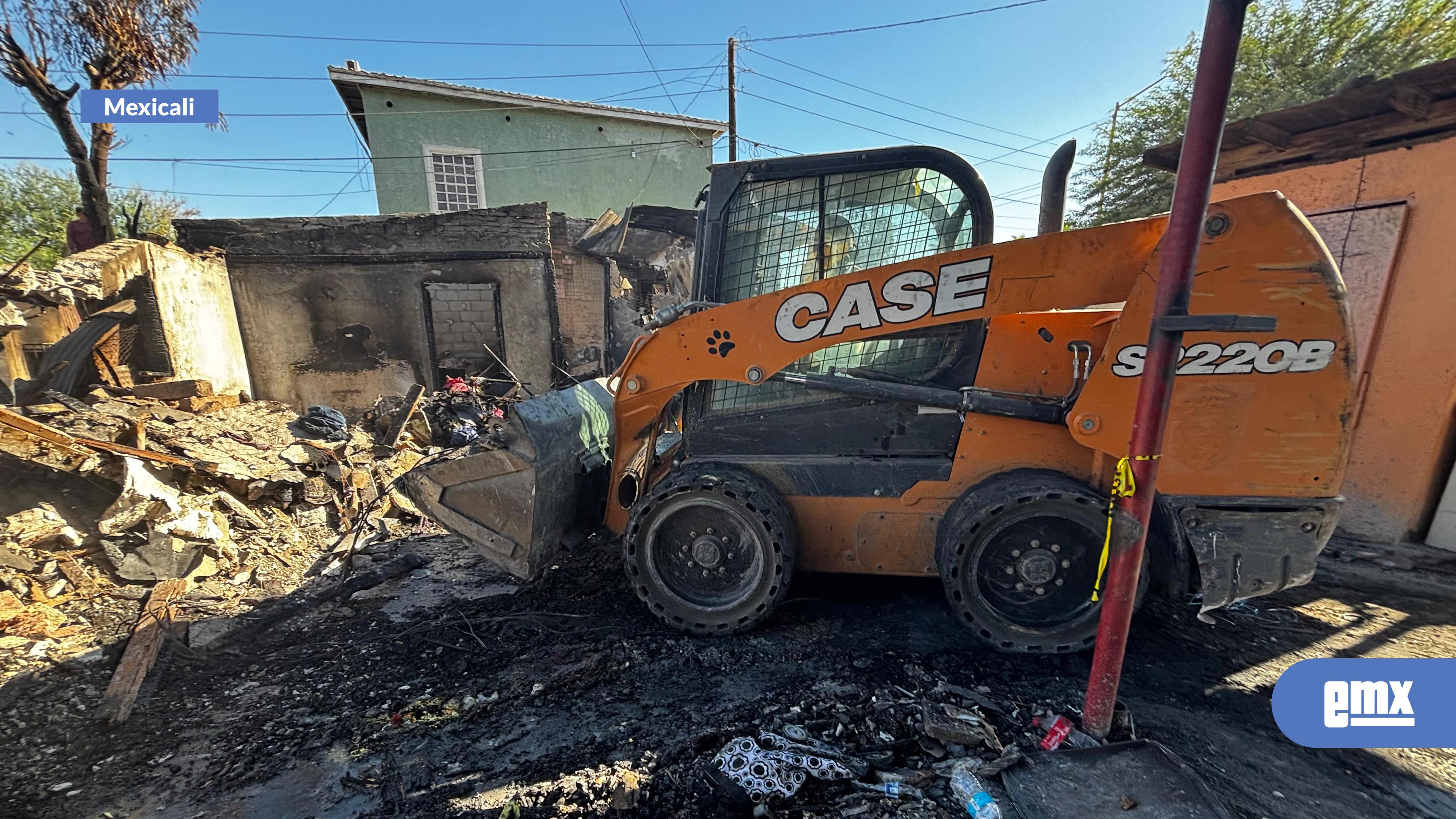 EMX-GOBIERNO-DE-MEXICALI-INICIA-LIMPIEZA-EN-PREDIOS-DE-CASAS-AFECTADAS-POR-INCENDIO