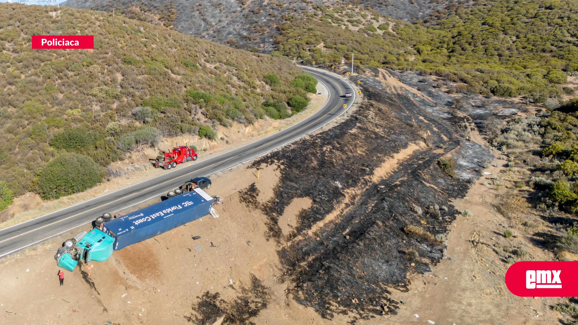 EMX-Incendio-de-gran-magnitud-provoca-cierre-temporal-de-autopistas-en-La-Rumorosa;-un-camión-volcó-en-el-kilómetro-84