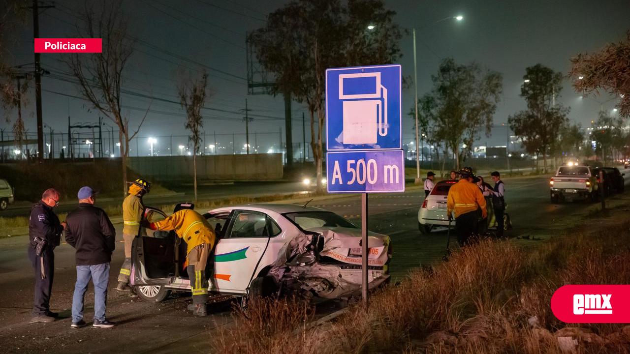 EMX-Taxista-y-sobrecargo-chocan-en-la-carretera-del-aeropuerto