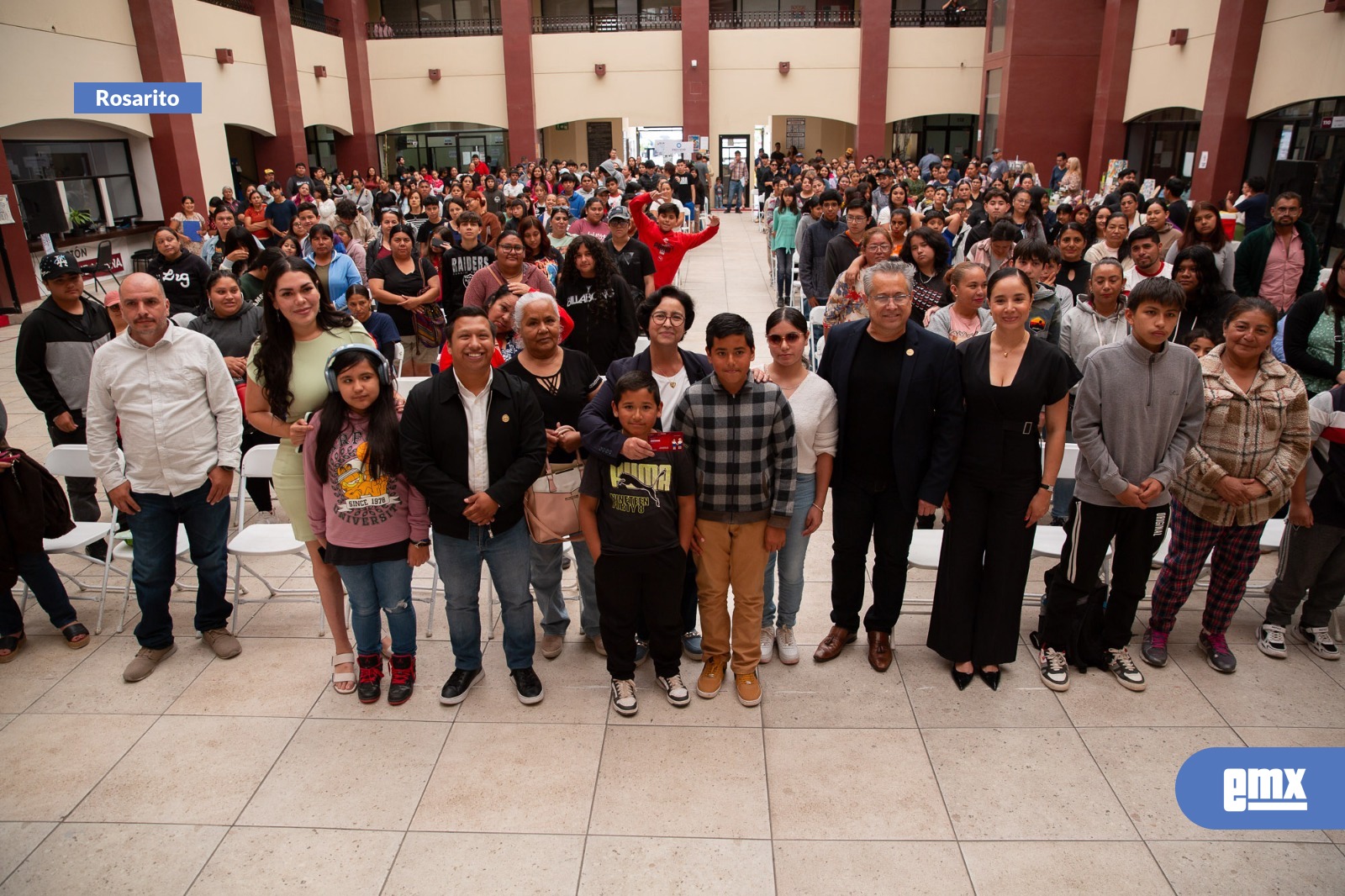 EMX-Refrenda-Rocio-Adame-compromiso-con-la-educación-al-entregar-Becas-Uniforme-2025
