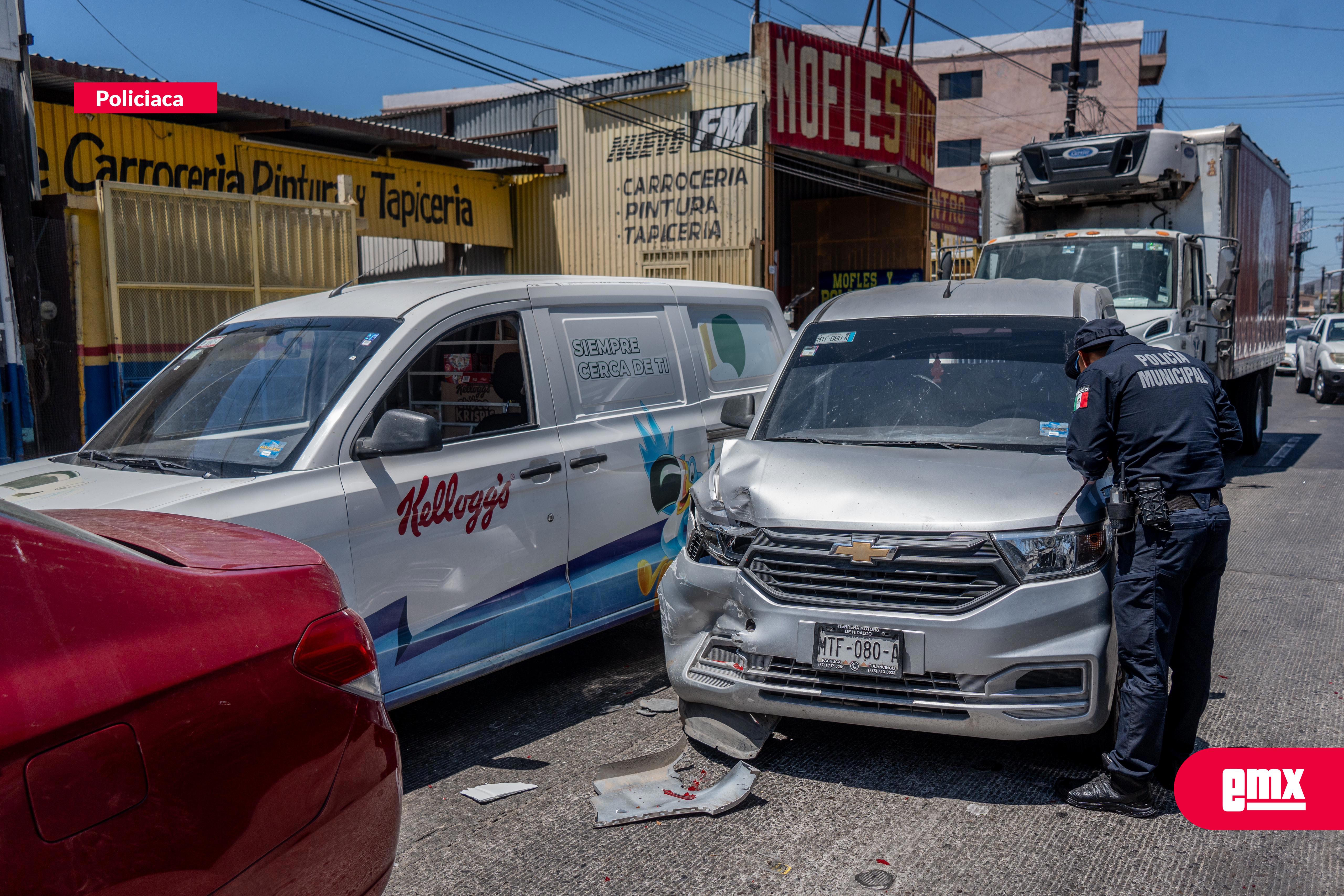 EMX-Sujeto-con-arma-punzo-cortante-amenaza-a-conductor-de-camión-y-provoca-choque-en-la-Zona-Centro