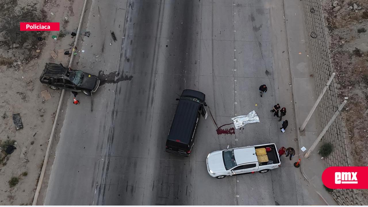 EMX-Fuerte-accidente-vehicular-deja-dos-muertos-y-dos-heridos-de-gravedad-en-el-bulevar-2000