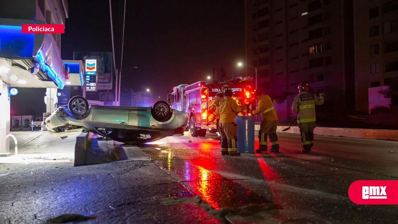EMX-Joven vuelca su auto y huye tras accidente en el Agua Caliente