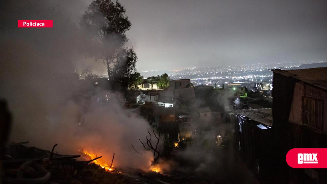 EMX-Se-incendian-dos-viviendas-en-la-colonia-Emperadores