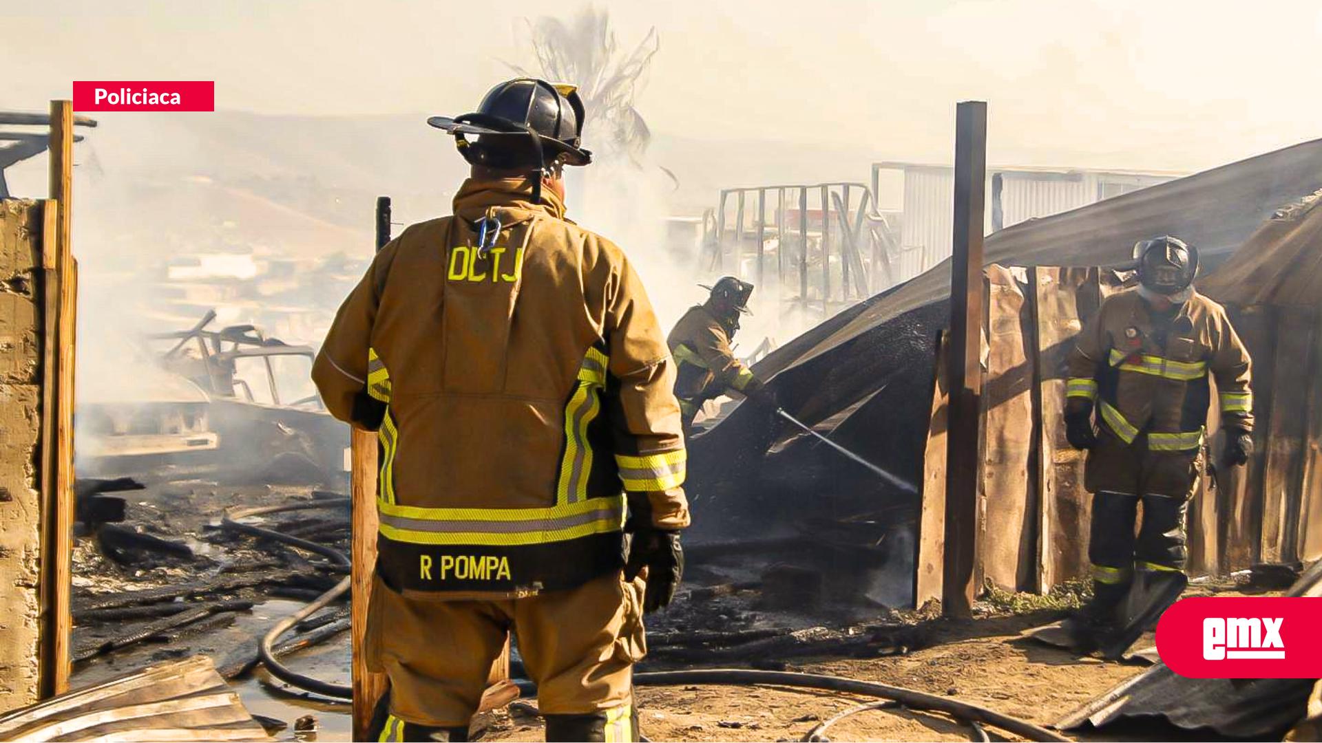 EMX-Fuerte-incendio-consume-cuatro-viviendas-en-la-colonia-Terrazas-del-Valle