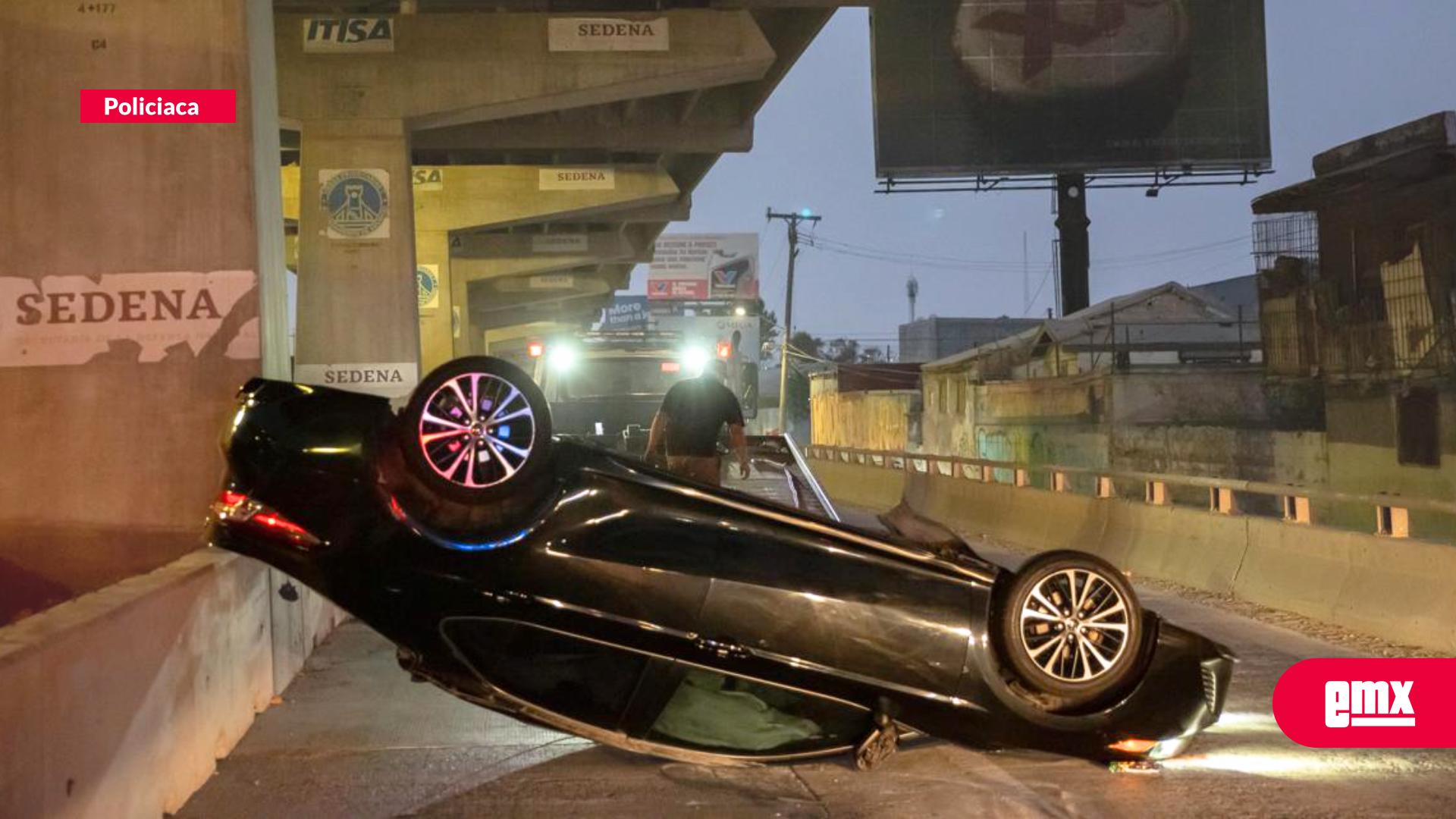 EMX-Vehículo vuelca en la Avenida Internacional; conductor no fue localizado