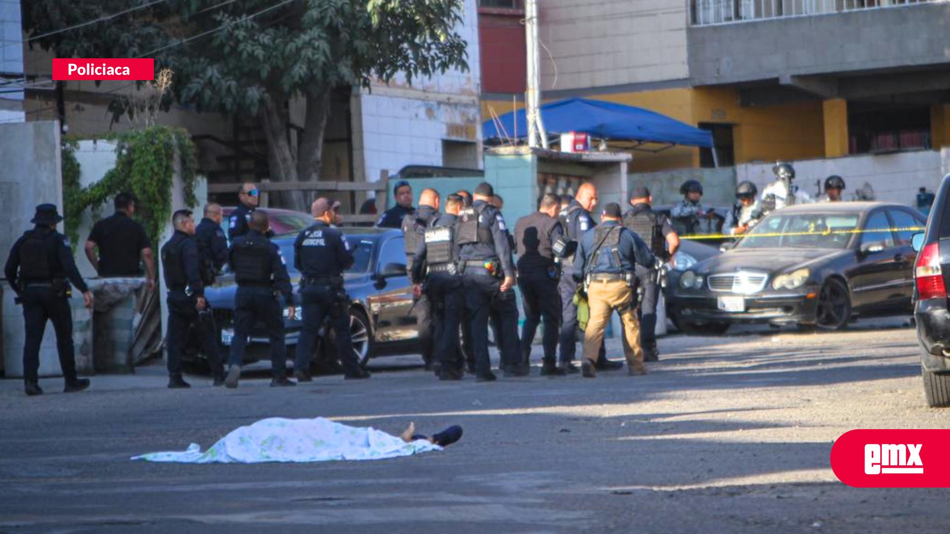 EMX-Policía-municipal-dispara-a-sujeto-que-intentó-atacarlo-con-una-arma-blanca