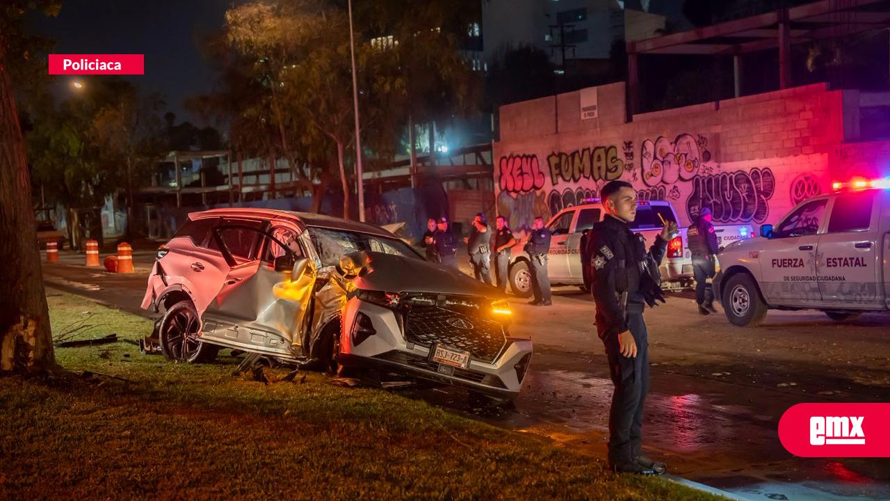 EMX-Fuerte-choque-en-bulevar-Padre-Kino;-responsable-se-da-a-la-fuga-y-una-mujer-resulta-lesionada