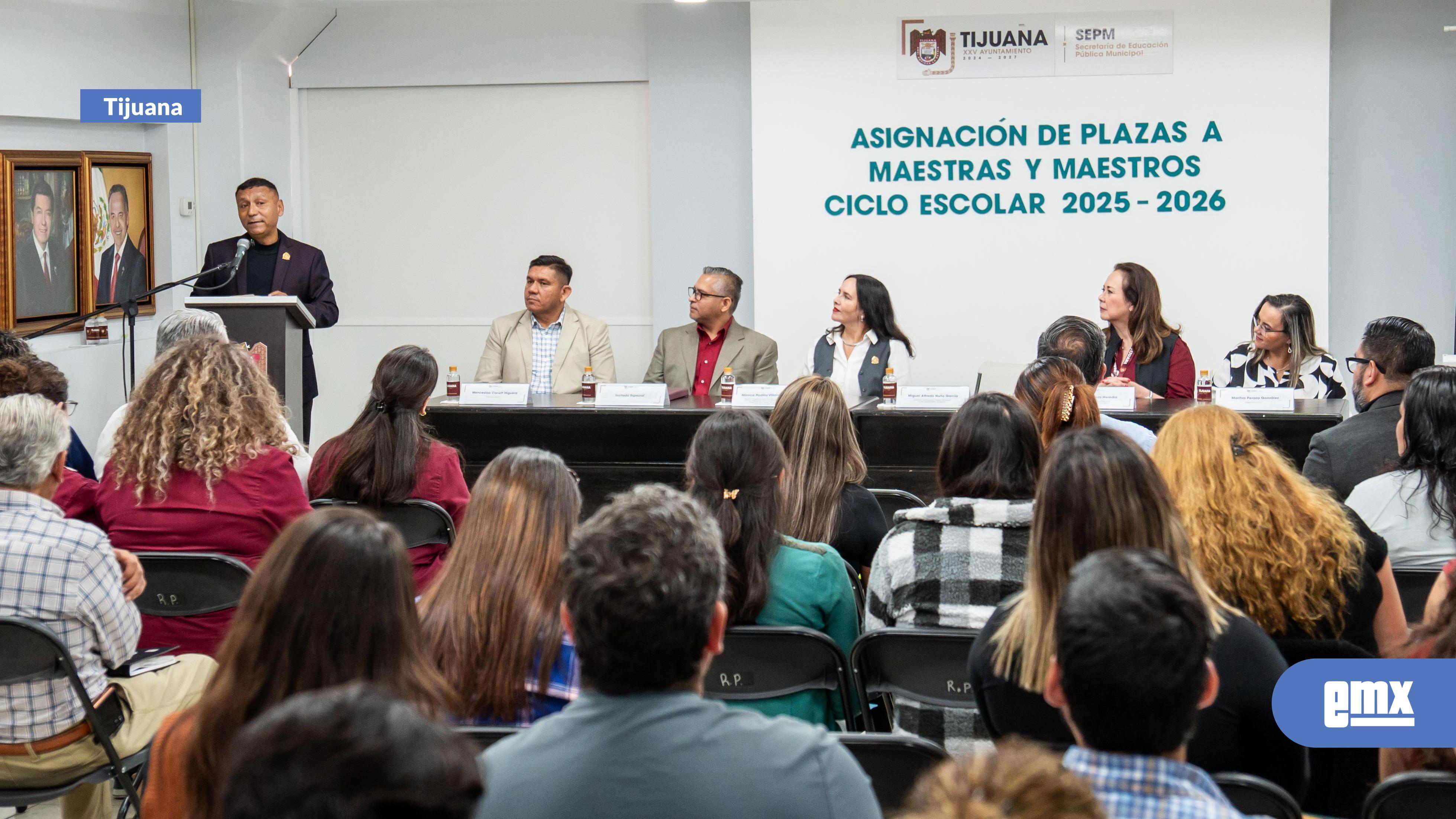 EMX-Asigna-Gobierno-de-Ismael-Burgueño-plazas-a-maestras-y-maestros-del-Sistema-Educativo-Municipal