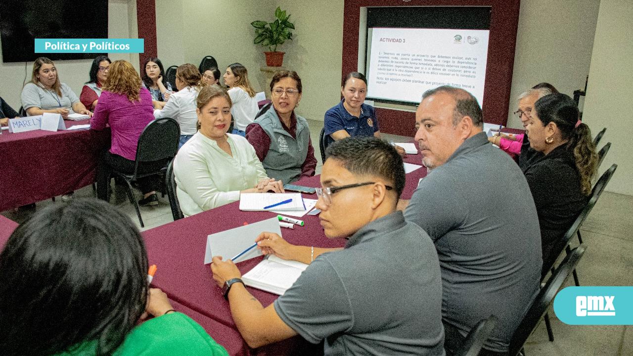 EMX-CLAUDIA-AGATÓN-MUÑIZ…capacitan-a-personal-de-gobierno-para-prestar-más-y-mejores-servicios
