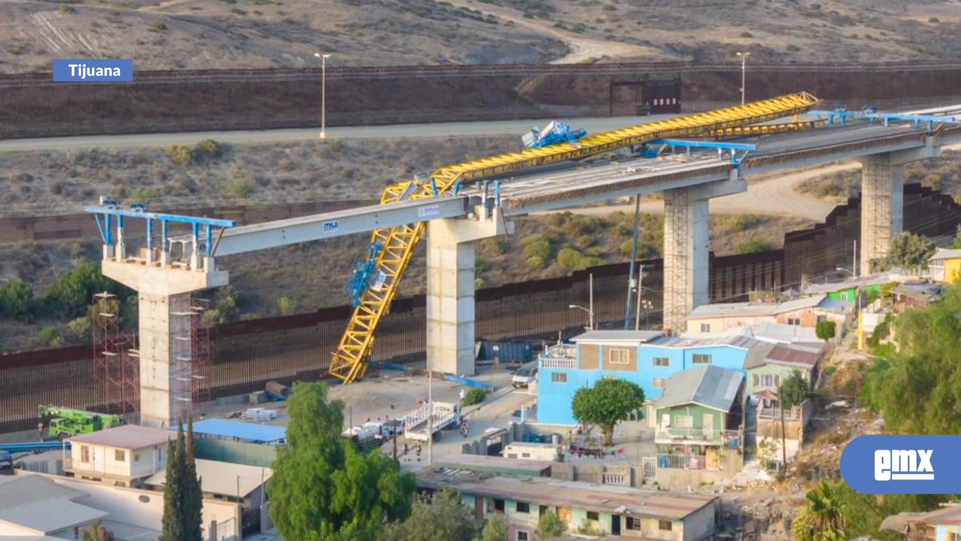 EMX-Accidente-en-construcción-del-viaducto-elevado-en-Cañón-Otay;-grúa-cae-sobre-estructura
