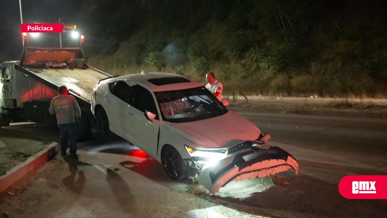 EMX-Hallan-vehículo-volcado-y-abandonado-en-canal-del-Periférico