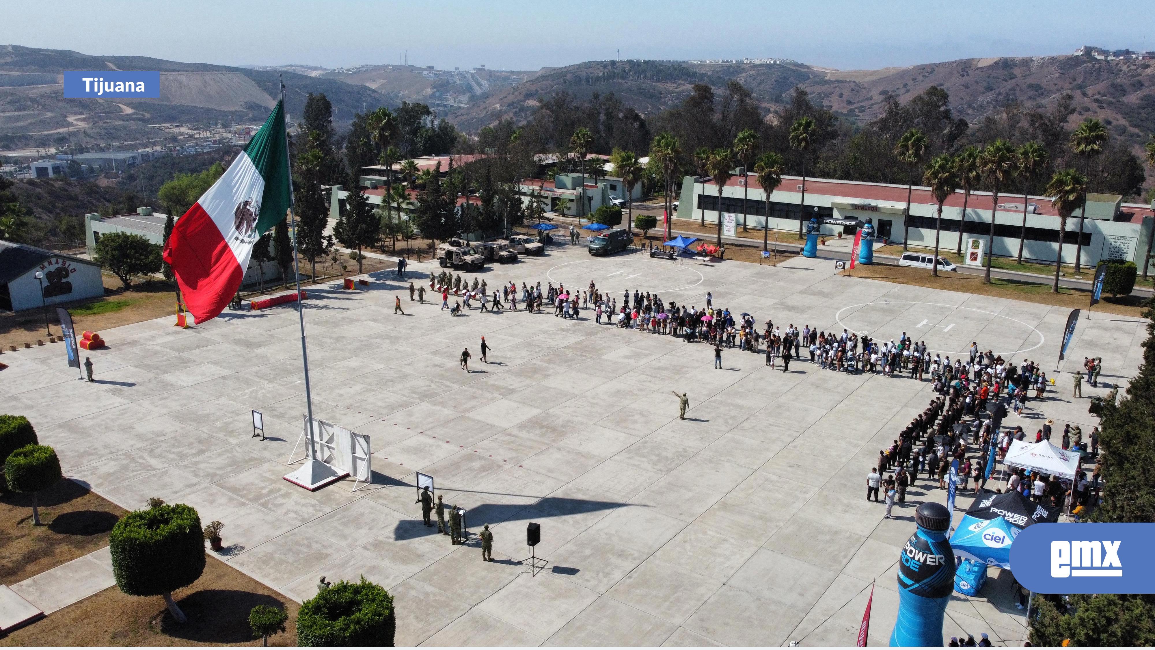 EMX-Tijuanenses-pasan-domingo-familiar-conociendo-las-instalaciones-de-SEDENA