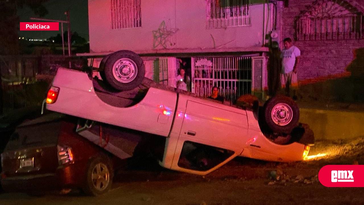 EMX-Volcadura-en-La-Morita-deja-varios-vehículos-dañados;-pareja-resulta-con-lesiones-leves