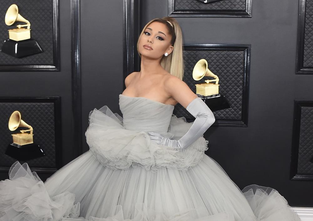 EMX-Ariana Grande es una recién casada
