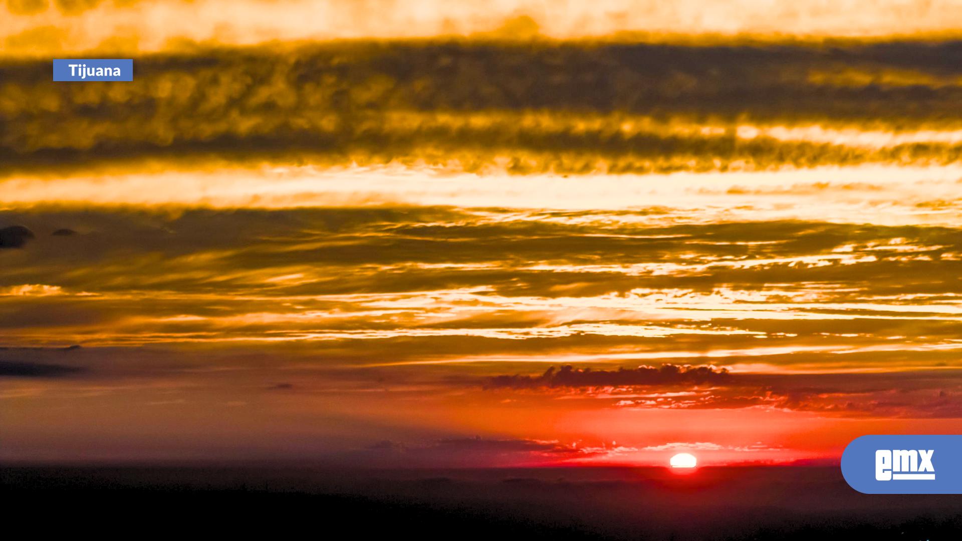 EMX-Espectacular-atardecer-tiñe-de-colores-el-cielo-de-Tijuana