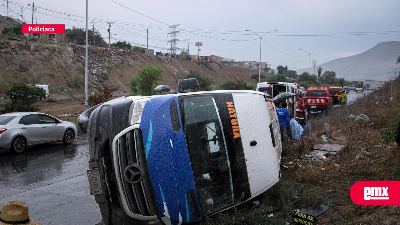 EMX-Transporte público se vuelca sobre el bulevar 2000