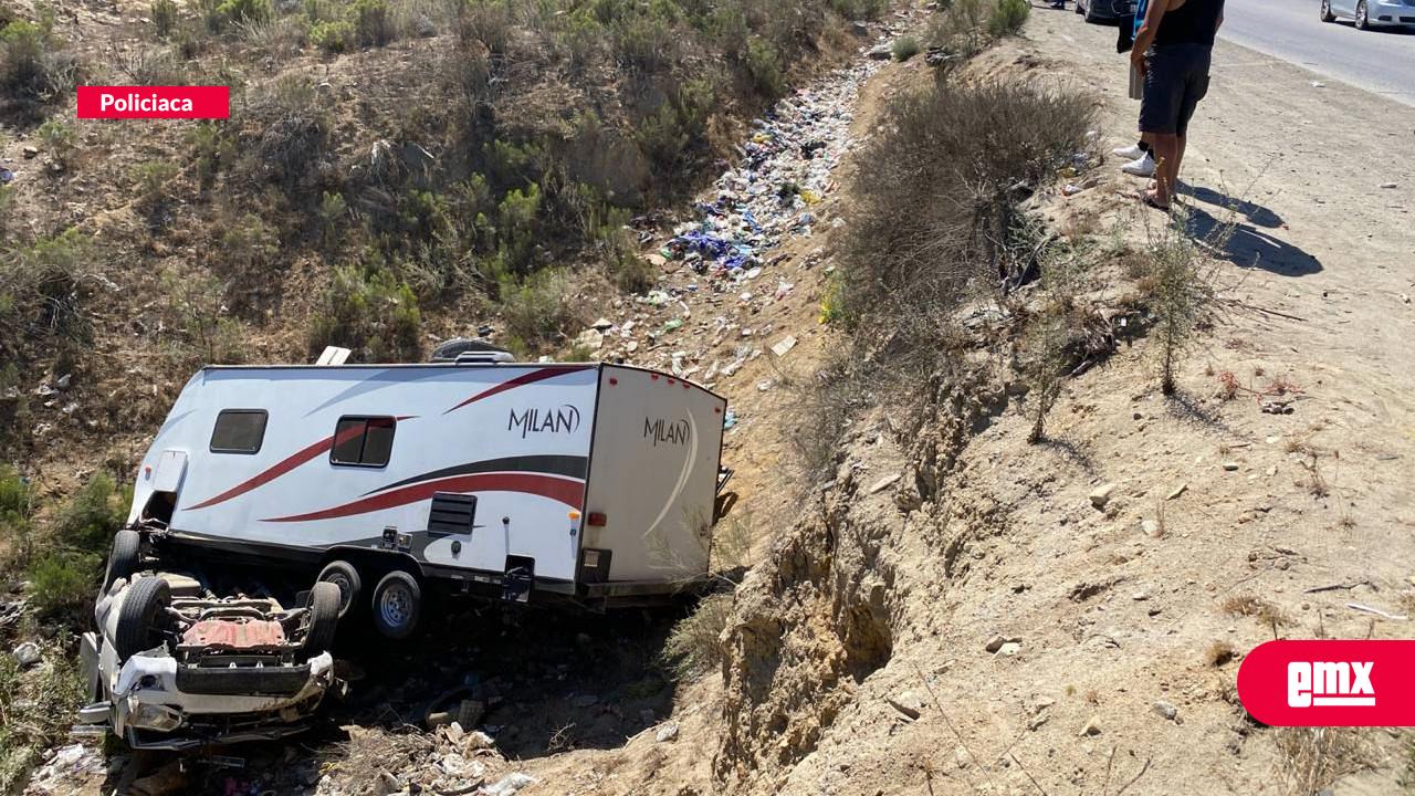 EMX-Vehículo con casa rodante cae a barranco tras choque sobre el bulevar 2000