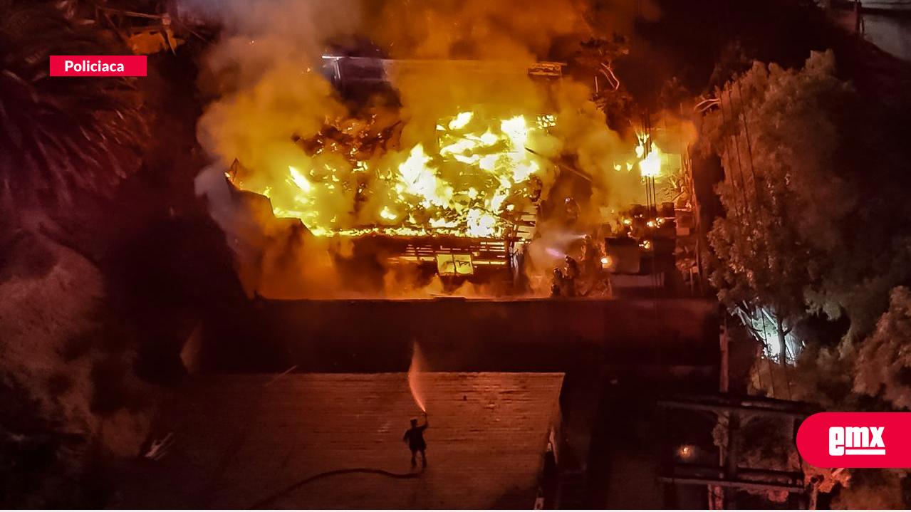 EMX-Incendio consume vivienda en Mineral de Santa Fe