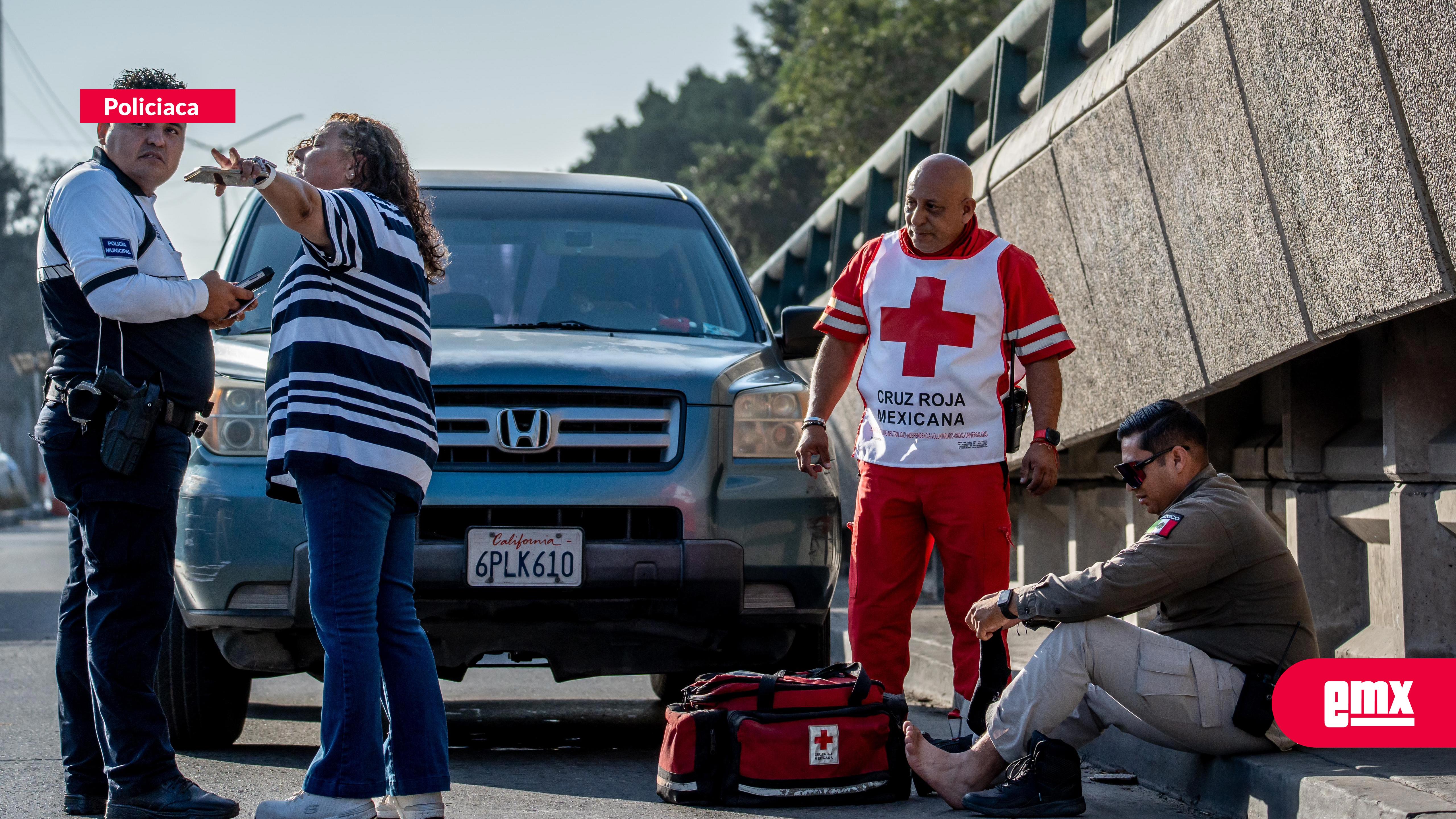 EMX-Auxiliar vial es atropellado por una mujer en dispositivo de cruce de la “Ready Lane”