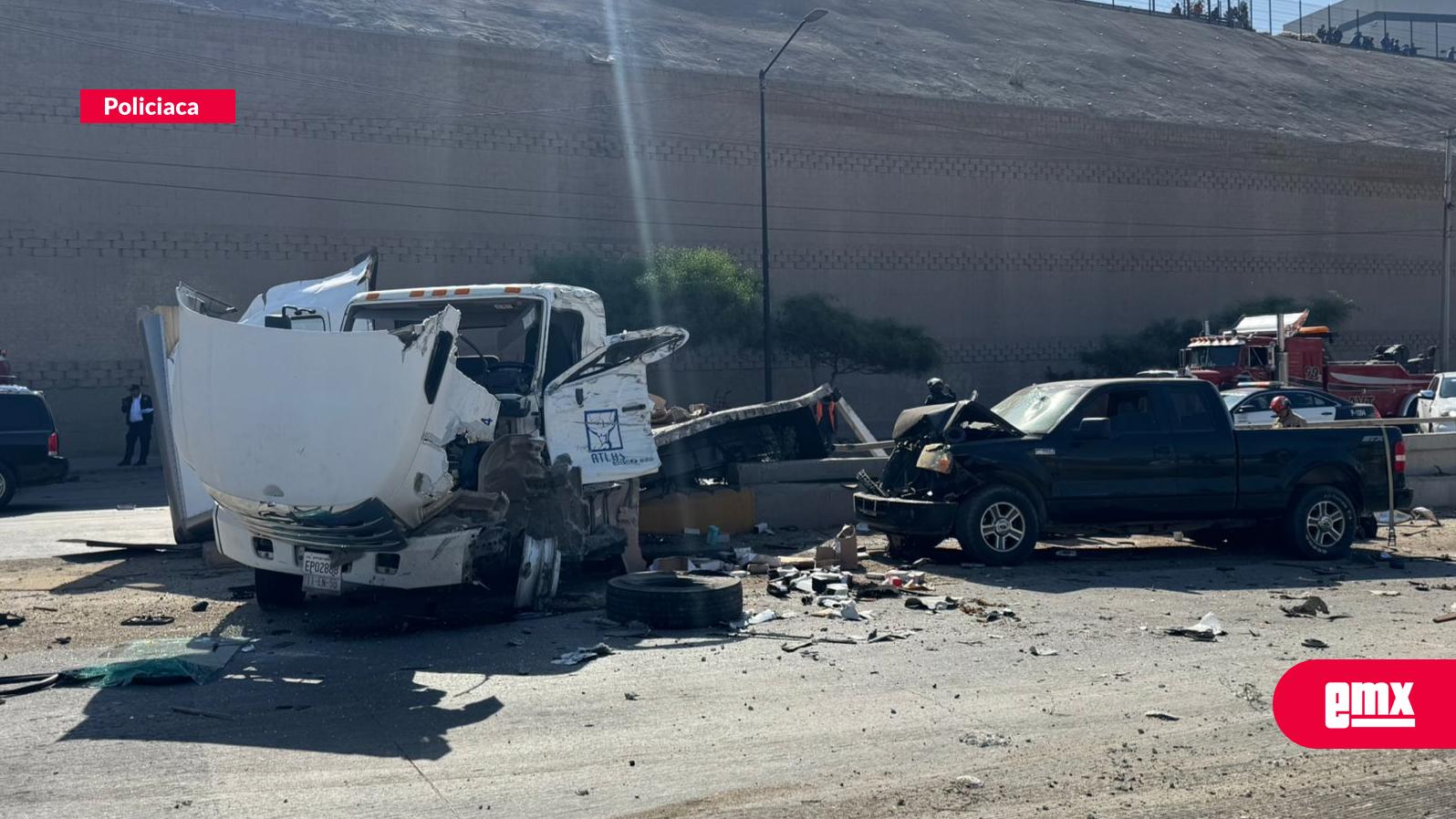 EMX-Fuerte-accidente-automovilístico--en-bulevar-Corredor-2000