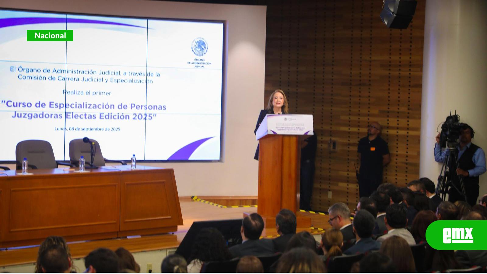 EMX-ACTUAR-CON-RECTITUD-EN-EL-EJERCICIO-DEL-CARGO,-PIDE-YASMÍN-ESQUIVEL-A-JUZGADORES-ELECTOS