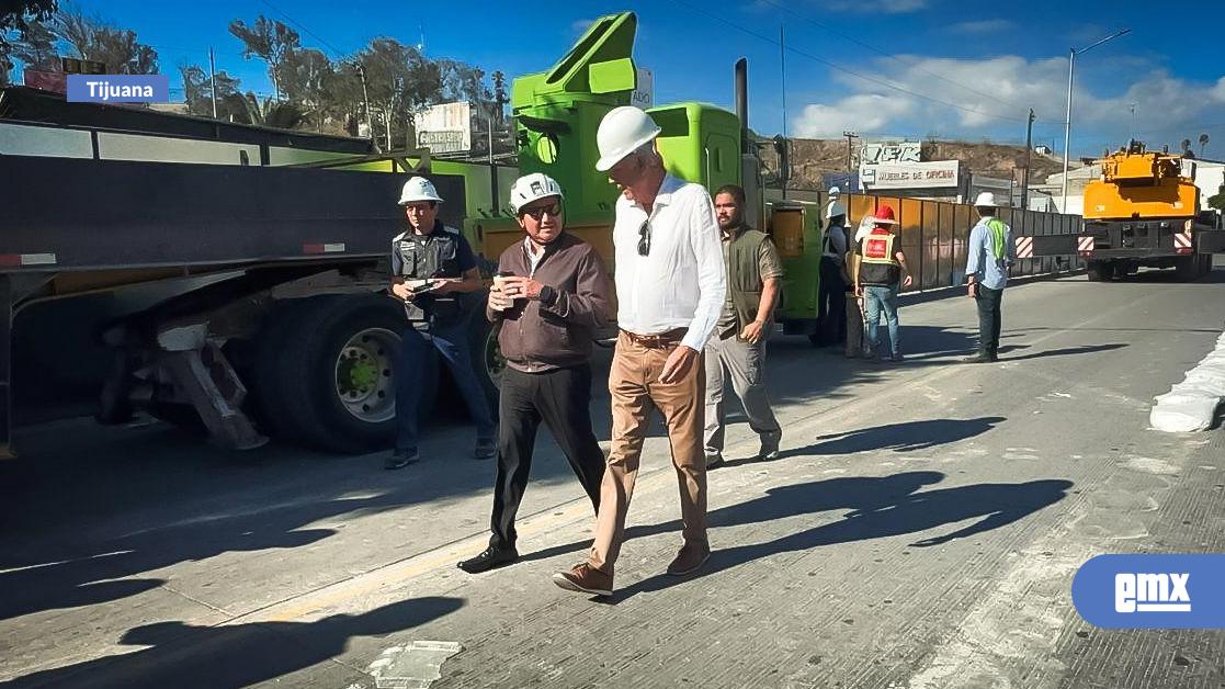 EMX-Supervisa XXV Ayuntamiento de Tijuana trabajos de limpieza y reparación en la calle Diez